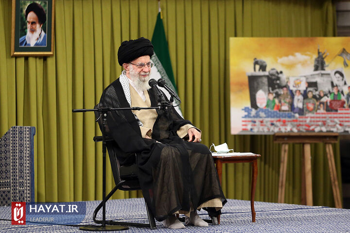 دیدار هزاران نفر از دانش آموزان و دانشجویان با رهبر انقلاب