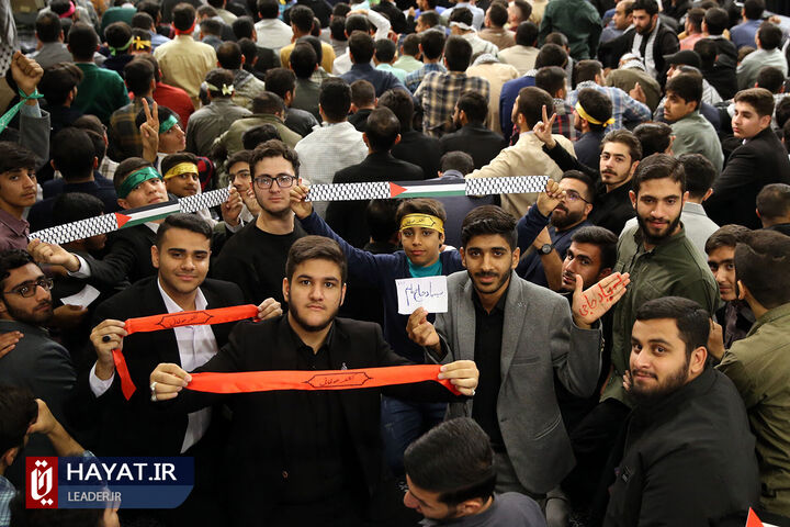 دیدار هزاران نفر از دانش آموزان و دانشجویان با رهبر انقلاب