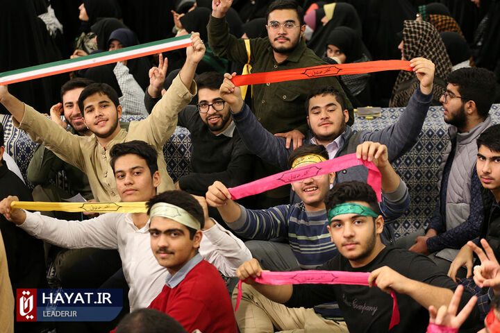 دیدار هزاران نفر از دانش آموزان و دانشجویان با رهبر انقلاب