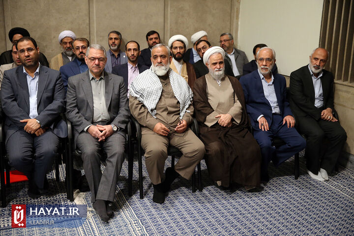 دیدار هزاران نفر از دانش آموزان و دانشجویان با رهبر انقلاب