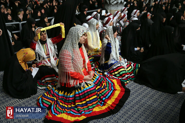 دیدار هزاران نفر از دانش آموزان و دانشجویان با رهبر انقلاب