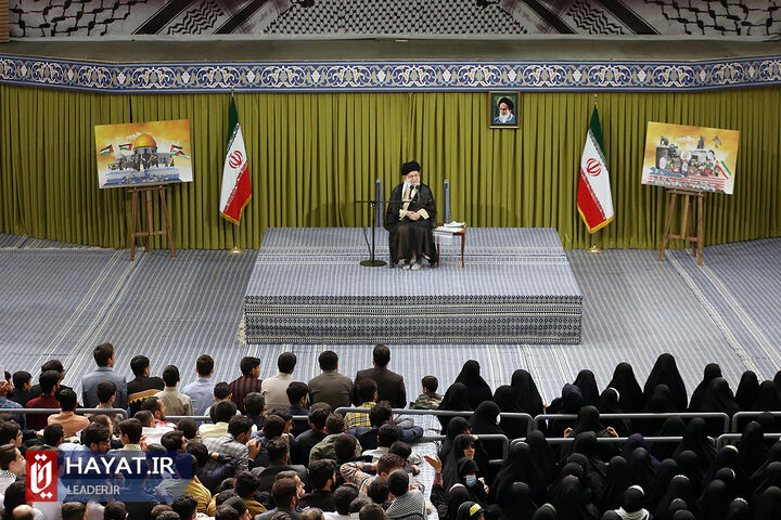 دیدار هزاران نفر از دانش آموزان و دانشجویان با رهبر انقلاب