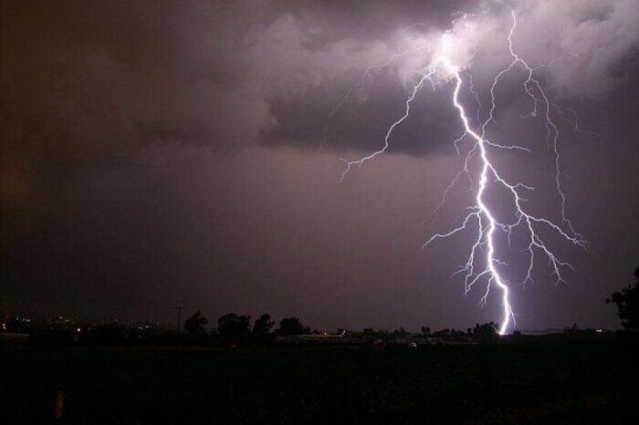 رگبار و رعدوبرق در آسمان قزوین طی امروز و فردا رگبار و رعدوبرق در آسمان قزوین طی امروز و فردا