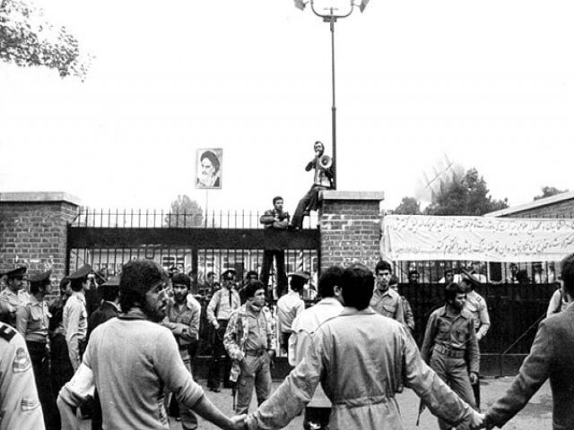 13 آبان؛ روزی که پیکر استعمار بر خاک افتاد 13 آبان؛ روزی که پیکر استعمار بر خاک افتاد