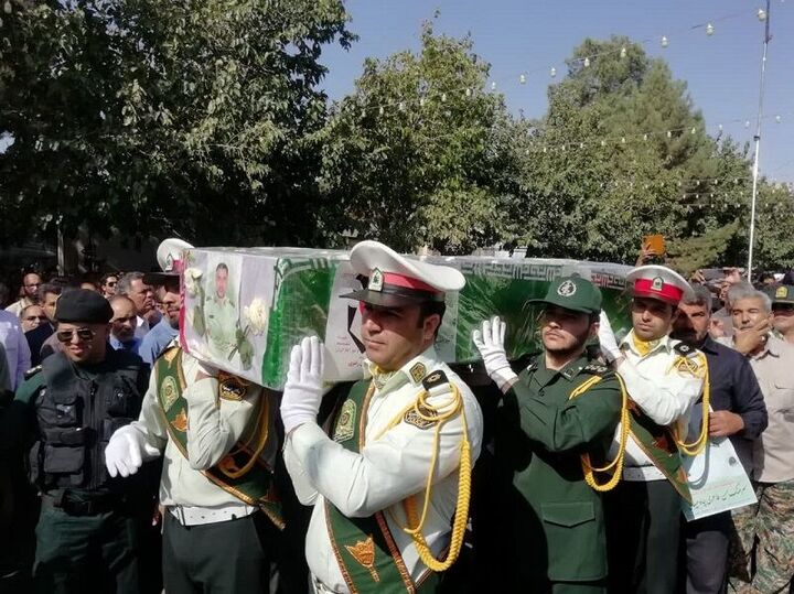 تشییع پیکر شهید مدافع امنیت در گناباد تشییع پیکر شهید مدافع امنیت در گناباد