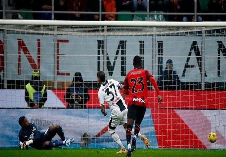 میلان به اودینزه باخت و از رقیب همشهریاش فاصله گرفت میلان به اودینزه باخت و از رقیب همشهریاش فاصله گرفت