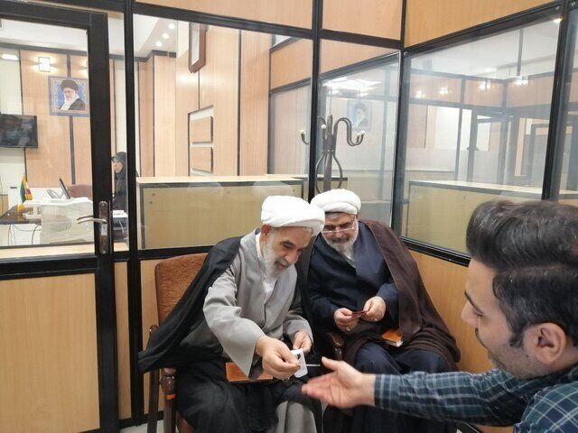 ثبت نام آیت الله محسن قمی در انتخابات مجلس خبرگان ثبت نام آیت الله محسن قمی در انتخابات مجلس خبرگان