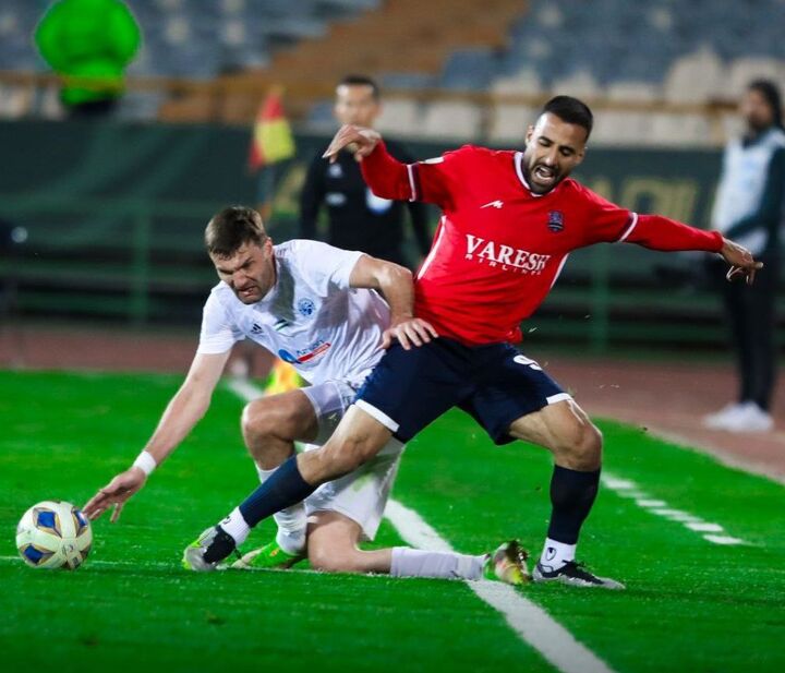 شعار علیه رحمتی و بازیکنان توسط هواداران ناراضی نساجی شعار علیه رحمتی و بازیکنان توسط هواداران ناراضی نساجی