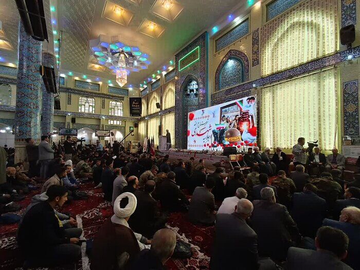 تجدید بیعت با شهیدان در اجلاسیه شهدای مراغه تجدید بیعت با شهیدان در اجلاسیه شهدای مراغه