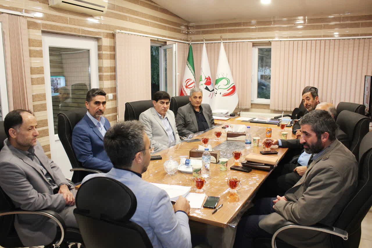 پیگیری تامین اعتبار مصوبات سفر استانی رئیس جمهور در بنیاد آذربایجان شرقی