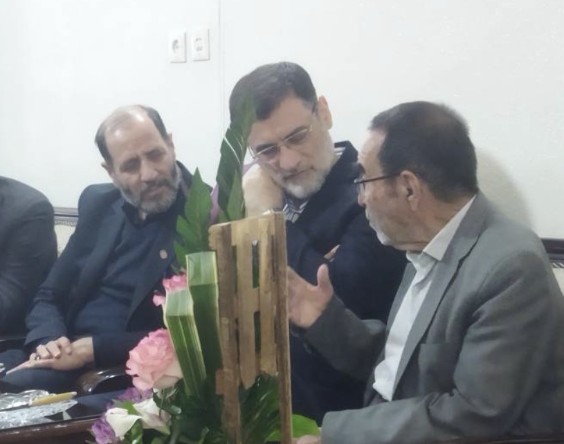 دیدار رئیس بنیاد شهید و امور ایثارگران با خانواده شهیدان کاظمی زاده در اصفهان