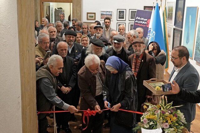 دومین نمایشگاه آثار هنرهای تجسمی و سنتی با ۱۱۰ هنرمند افتتاح شد دومین نمایشگاه آثار هنرهای تجسمی و سنتی با ۱۱۰ هنرمند افتتاح شد