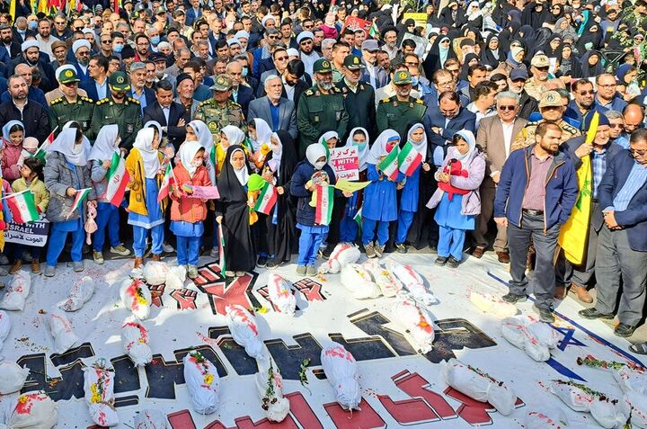 نشاط و شادمانی مشهدی ها در سالروز جشن باشکوه انقلاب نشاط و شادمانی مشهدی ها در سالروز جشن باشکوه انقلاب