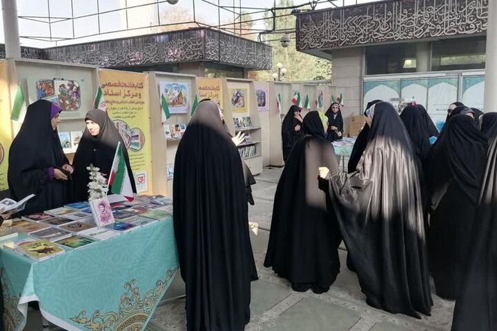 برپایی غرفه کتابخانه تخصصی دفاع مقدس در نمازجمعه تهران برپایی غرفه کتابخانه تخصصی دفاع مقدس در نمازجمعه تهران