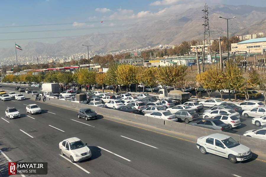 کسبه بازار گل قائم اتوبان شهید بابایی را بستند