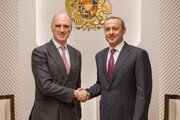 رایزنی دبیر شورای امنیت ارمنستان با مقام انگلیسی درباره همکاری امنیتی