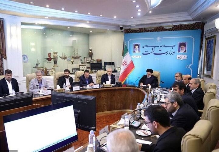 رئیس جمهور به وزارت نفت رفت رئیس جمهور به وزارت نفت رفت