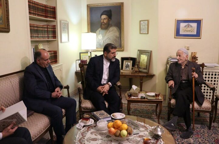وزیر فرهنگ با چهره ماندگار حکمت و ادب فارسی دیدار کرد