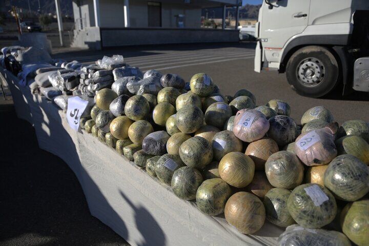 کشف بیش از یک تن موادمخدر در مرزهای هرمزگان کشف بیش از یک تن موادمخدر در مرزهای هرمزگان