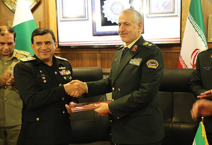 امضا تفاهمنامه تامین امنیت دریایی میان ایران و پاکستان امضا تفاهمنامه تامین امنیت دریایی میان ایران و پاکستان