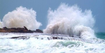 خلیج فارس و دریای عمان تا جمعه مواج است/ هشدار برای ۱۰ استان و وزش باد شدید در غرب کشور