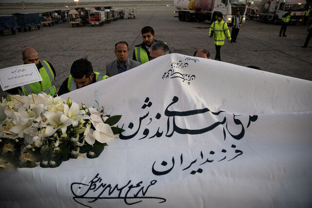 چرا خاکسپاری «ندوشن» در جوار «عطار» مجوز میخواهد؟ چرا خاکسپاری «ندوشن» در جوار «عطار» مجوز میخواهد؟