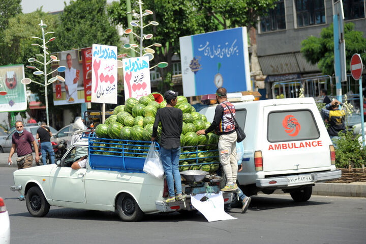 معابر شهر در تسخیر وانتی‌های میوه فروش 