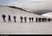 گرفتاری ۹ کوهنورد ‌در بهمن اشترانکوه/ ۵ نفر زیر بهمن ماندند