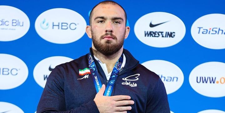 تقدیر رهبر انقلاب از سنگین وزن طلایی کشتی آزاد ایران تقدیر رهبر انقلاب از سنگین وزن طلایی کشتی آزاد ایران