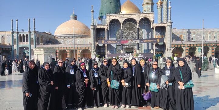 اساتید دانشگاه اندونزی به زیارت حرم حضرت معصومه(س) مشرف شدند اساتید دانشگاه اندونزی به زیارت حرم حضرت معصومه(س) مشرف شدند