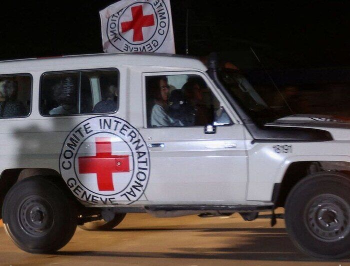 در چهارمین مرحله از تبادل اسرا؛ ۳۳ اسیر فلسطینی از زندانهای رژیم صهیونیستی آزاد شدند در چهارمین مرحله از تبادل اسرا؛ ۳۳ اسیر فلسطینی از زندانهای رژیم صهیونیستی آزاد شدند