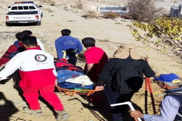 سه نوجوان گرفتار در ارتفاعات برفخانه طزرجان شهرستان تفت نجات یافتند سه نوجوان گرفتار در ارتفاعات برفخانه طزرجان شهرستان تفت نجات یافتند