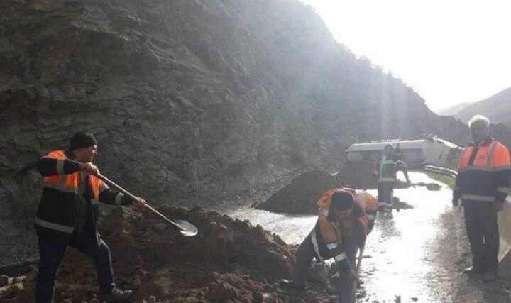 جزئیاتی از تلاش راهداری برای بازگشایی مسیر بجنورد-گلستان جزئیاتی از تلاش راهداری برای بازگشایی مسیر بجنورد-گلستان