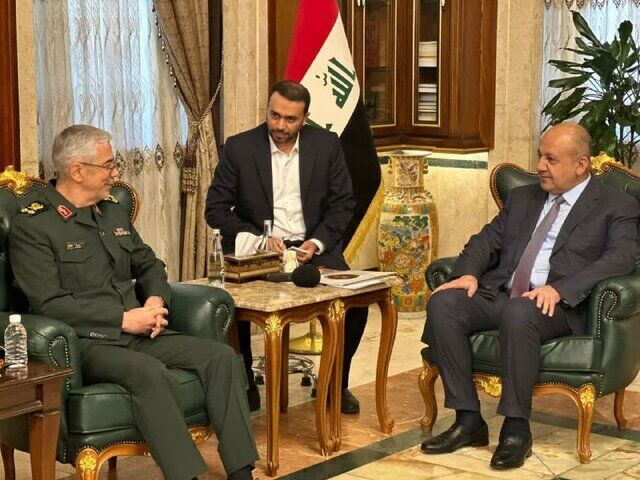 سرلشکر باقری با وزیر دفاع عراق دیدار کرد سرلشکر باقری با وزیر دفاع عراق دیدار کرد