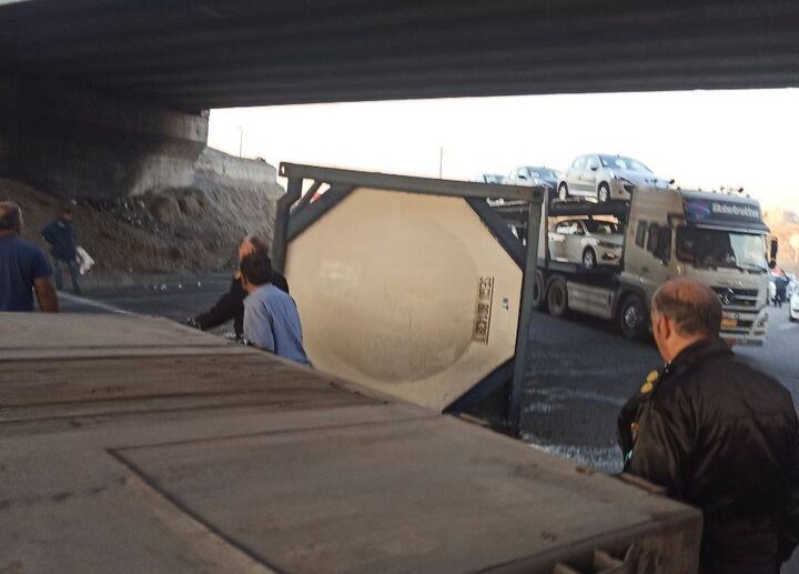 سقوط تانکر روغن، علت ترافیک آزادگان سقوط تانکر روغن، علت ترافیک آزادگان