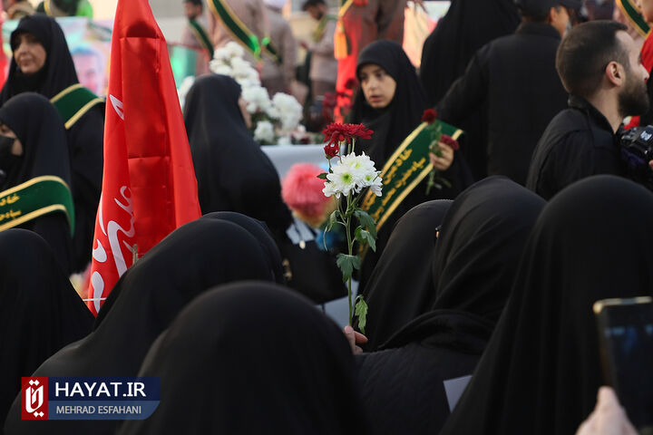 مراسم بدرقه شهدای مدافع حرم در میدان امام حسین(ع)