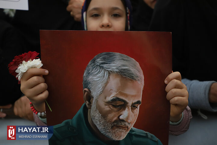 مراسم بدرقه شهدای مدافع حرم در میدان امام حسین(ع)