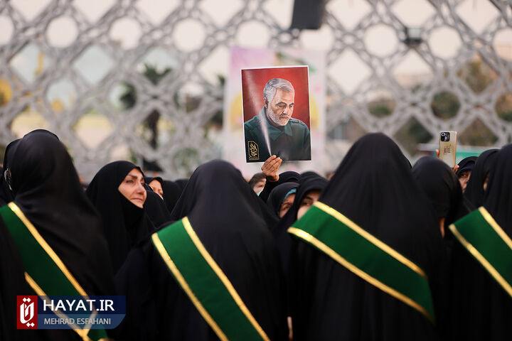 مراسم بدرقه شهدای مدافع حرم در میدان امام حسین(ع)