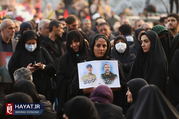 مراسم بدرقه شهدای مدافع حرم در میدان امام حسین(ع)