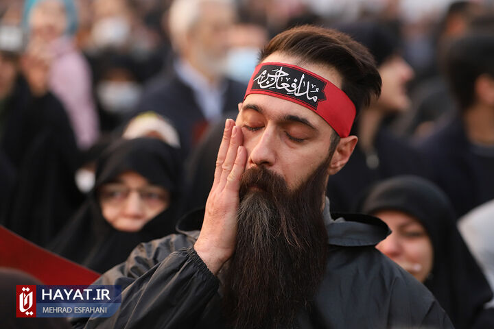 مراسم بدرقه شهدای مدافع حرم در میدان امام حسین(ع)