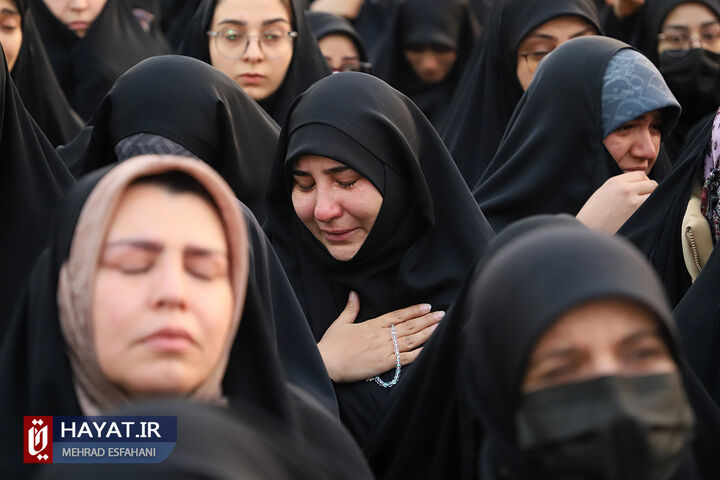 مراسم بدرقه شهدای مدافع حرم در میدان امام حسین(ع)