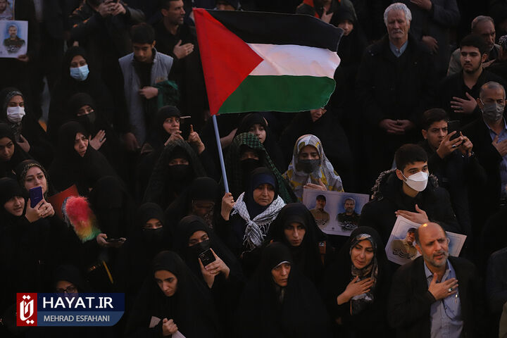 مراسم بدرقه شهدای مدافع حرم در میدان امام حسین(ع)