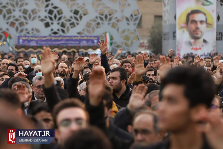 مراسم بدرقه شهدای مدافع حرم در میدان امام حسین(ع)