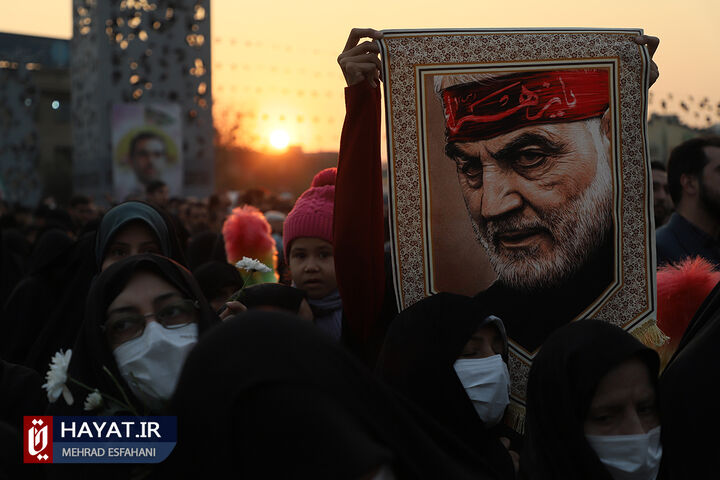 مراسم بدرقه شهدای مدافع حرم در میدان امام حسین(ع)