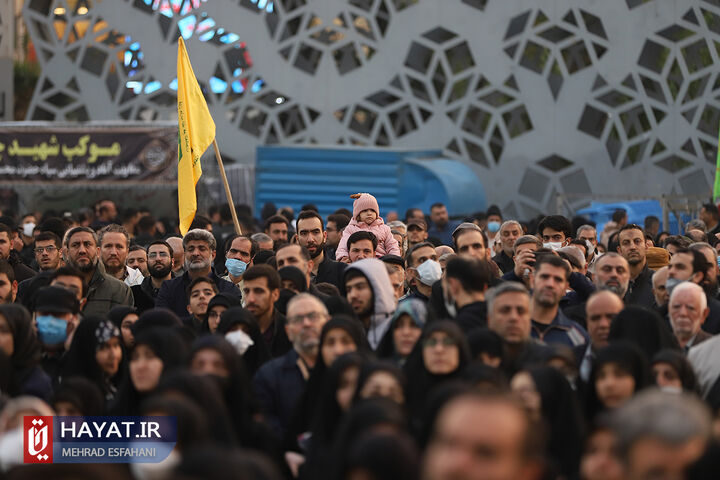 مراسم بدرقه شهدای مدافع حرم در میدان امام حسین(ع)