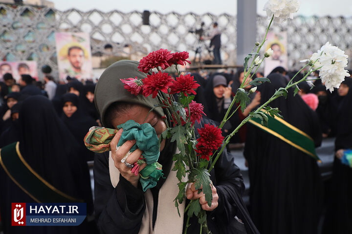 مراسم بدرقه شهدای مدافع حرم در میدان امام حسین(ع)