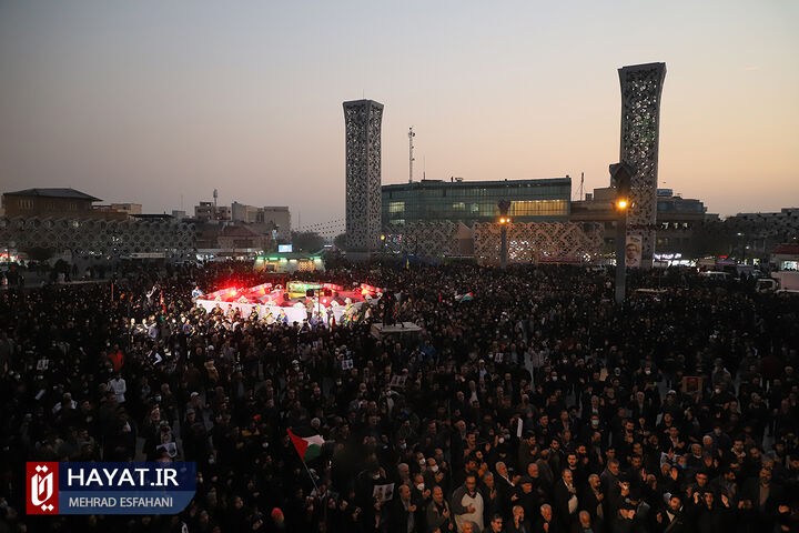 مراسم بدرقه شهدای مدافع حرم در میدان امام حسین(ع)