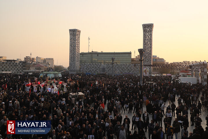 مراسم بدرقه شهدای مدافع حرم در میدان امام حسین(ع)