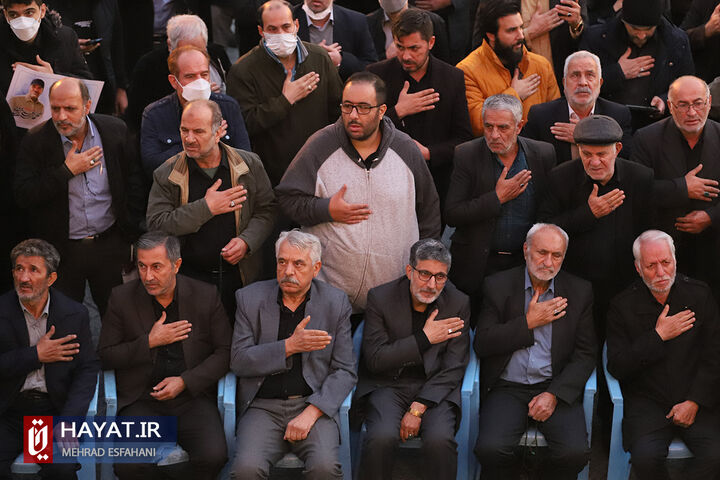 مراسم بدرقه شهدای مدافع حرم در میدان امام حسین(ع)