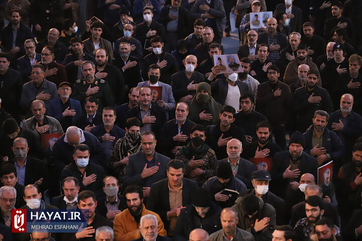 مراسم بدرقه شهدای مدافع حرم در میدان امام حسین(ع)